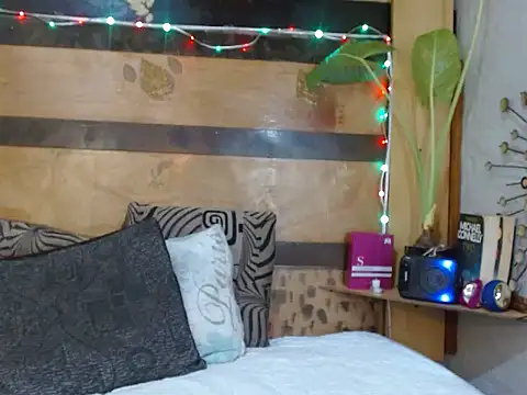 Juicy_Candy-Reloaded's Live XXX Chat