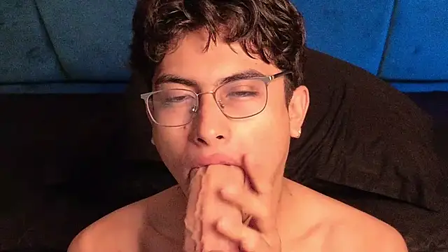 Aaron_Eze Obrolan Langsung XXX