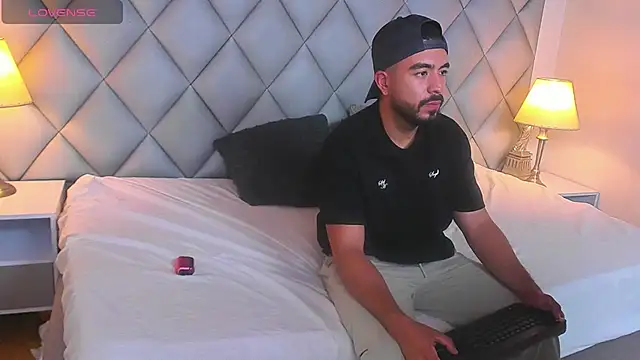 AaronVegaa: απευθείας συνομιλία ΧΧΧ