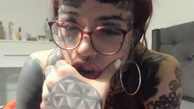 tamarapervert's Webcam Show