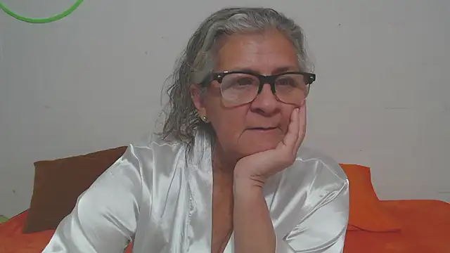 XXX chat uživo modela candy_mature_