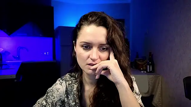 XXX chat uživo modela Cerann1