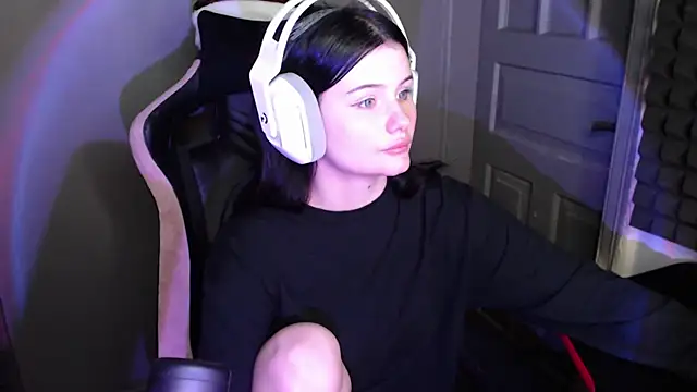 Moon_raven Adlı Modelin Canlı XXX Sohbeti