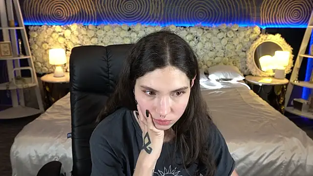 BabyFlowerr Adlı Modelin Canlı XXX Sohbeti