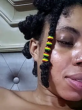 HONEYSWEETS_LIVE élő XXX-chatje