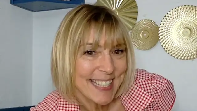 XXX chat uživo modela NAWTYClassyBritMILF