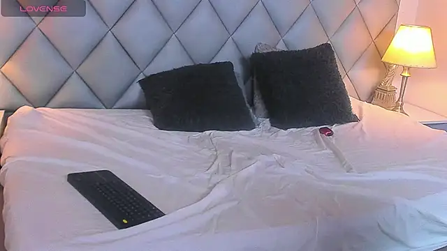 AaronVegaa's Webcam Show