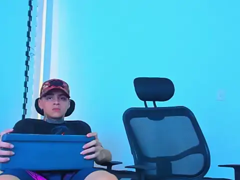 Thomas-Wil's Live XXX Chat