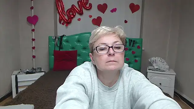 EmiliaGree Chat XXX live