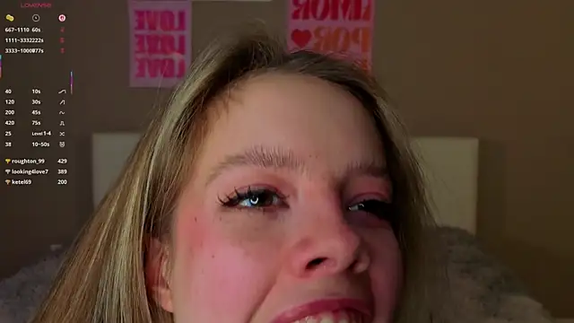 TiffinyMergistのライブXXXチャット