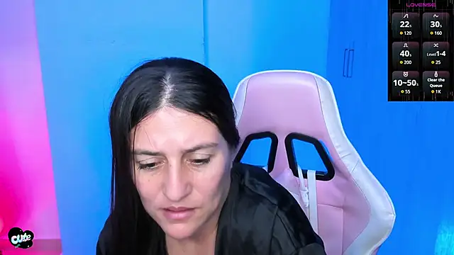 Saskyaan Live XXX chat