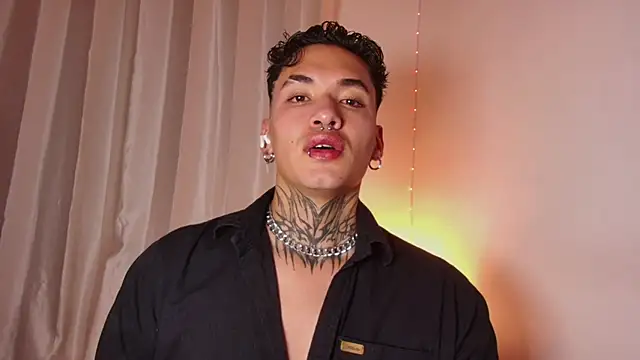 Show modela AlecBanne na web-kameri