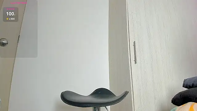 caroline_tovar's Live XXX Chat