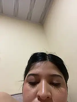 Vliacoooper2 Adlı Modelin Canlı XXX Sohbeti