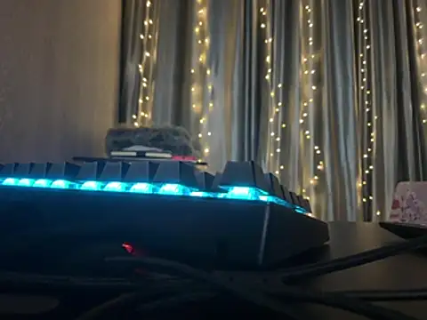 Emilia_Secrets 现场XXX聊天