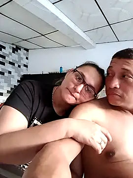 pareja_latina1483 Adlı Modelin Canlı XXX Sohbeti