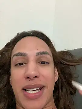 ofjuliaa: απευθείας συνομιλία ΧΧΧ