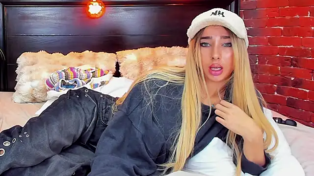 ChristynaRoss Adlı Modelin Canlı XXX Sohbeti