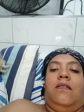 2Juicy_pussyn Live XXX chat