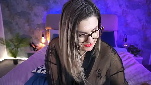 KiraRoxx Adlı Modelin Canlı XXX Sohbeti