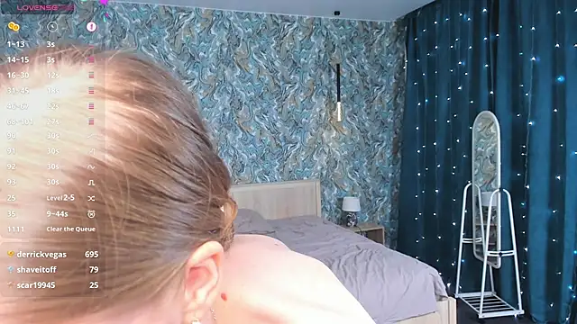 OdellaFrake's Live XXX Chat