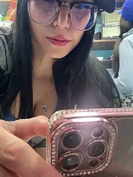 Lucy_699 লাইভ XXX চ্যাট