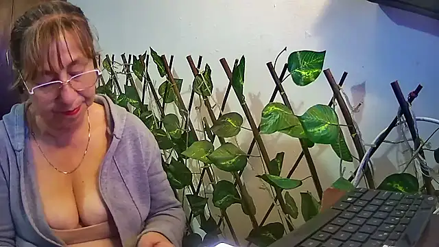 nicoltatiana_ élő XXX-chatje