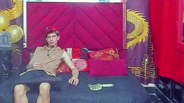 Pride_couple Show in webcam