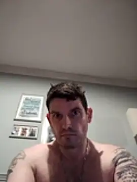 Hixxy_1025's Live XXX Chat