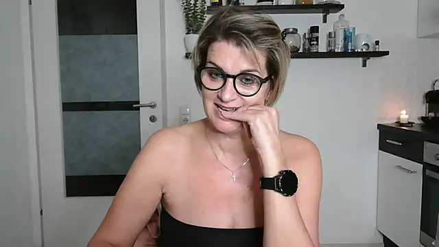 hexe40002 élő XXX-chatje