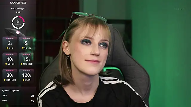 KiraMontoya élő XXX-chatje