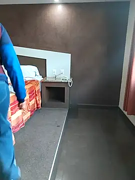 LaInsaciableIntensa – Naživo XXX chat