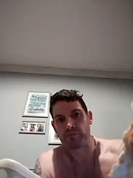 Hixxy_1025's Live XXX Chat