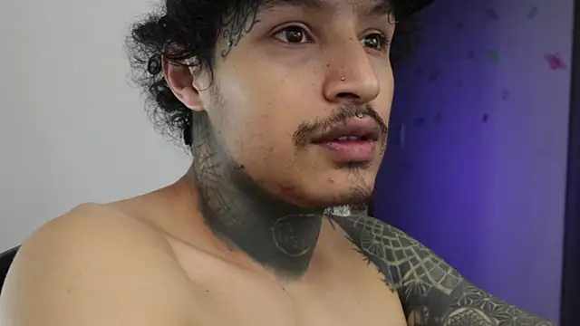 Онлайн чат XXX trieone