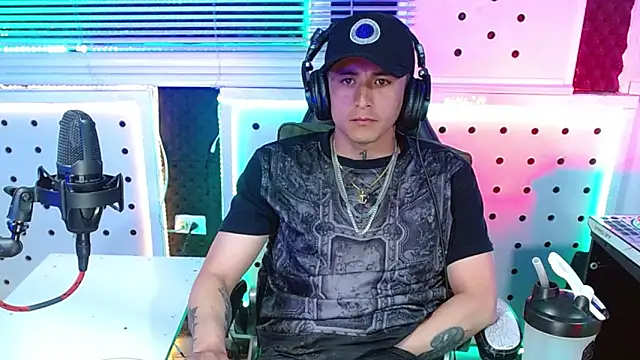 XXX chat uživo modela Godofcumxxx