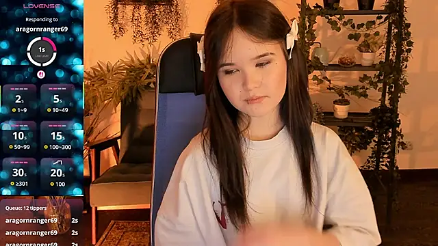 Elainebeness 现场XXX聊天