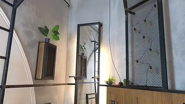 XXX chat uživo modela Dani_mc1