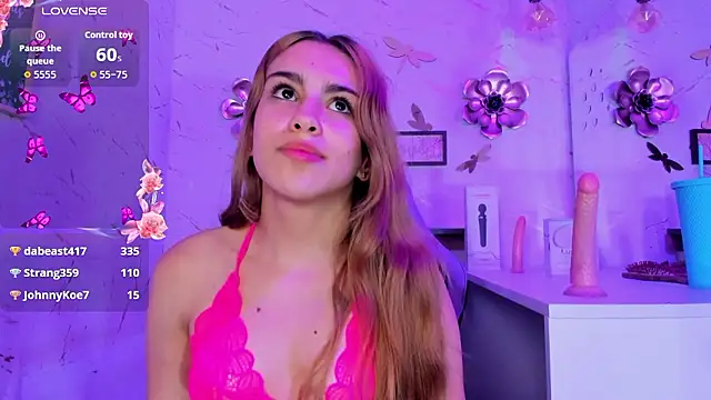 Natasha-Adams 现场XXX聊天