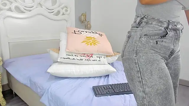 Czat XXX na żywo – ChikiBom28