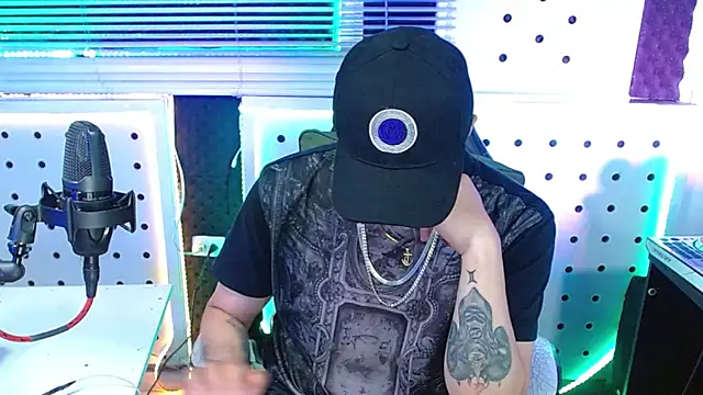 XXX chat uživo modela Godofcumxxx