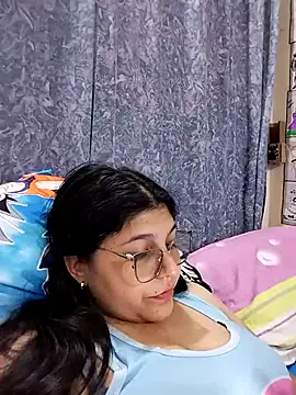 AddisonAndCouple Show in webcam