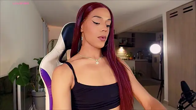 _MissViolet_ Show in webcam