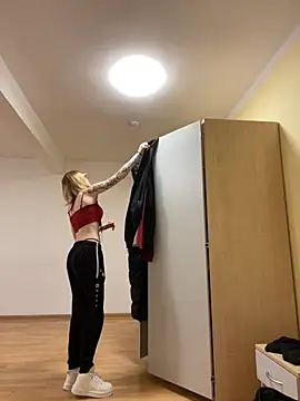 Milly-Kiss Live XXX Chat