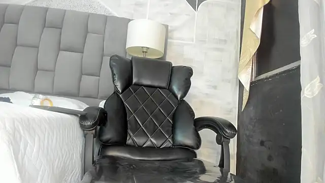 ChannelWhitee_ 现场XXX聊天