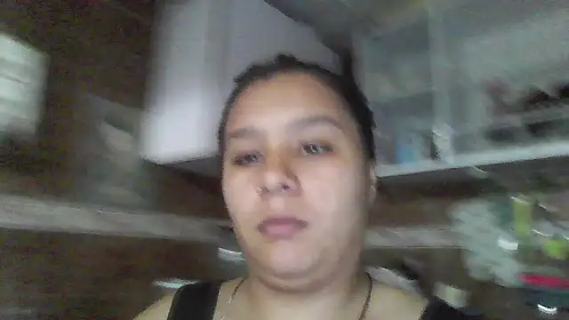 Charis_21 লাইভ XXX চ্যাট