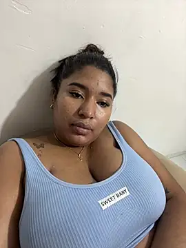 AmbarSex23xo élő XXX-chatje