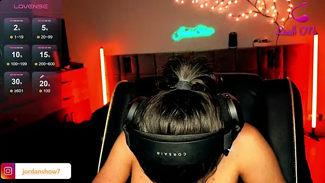 JordanShow's Live XXX Chat