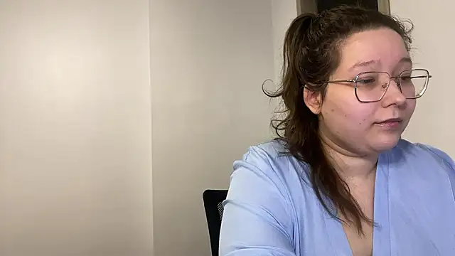 AemiliaLustn Live XXX chat