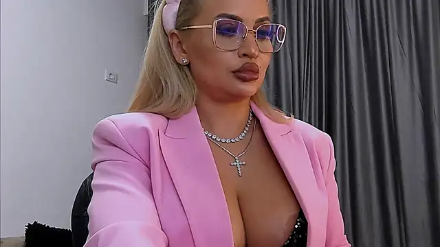 LovelyBlondyxx Show Webcam