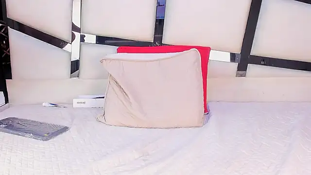 แชท XXX สดของ ElizabethAdams_